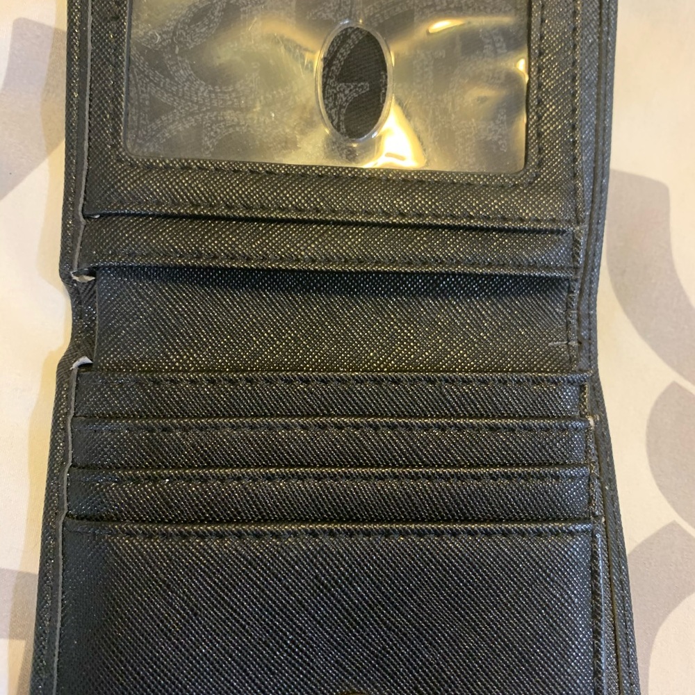 Guess Wallet - Picture 6 of 9